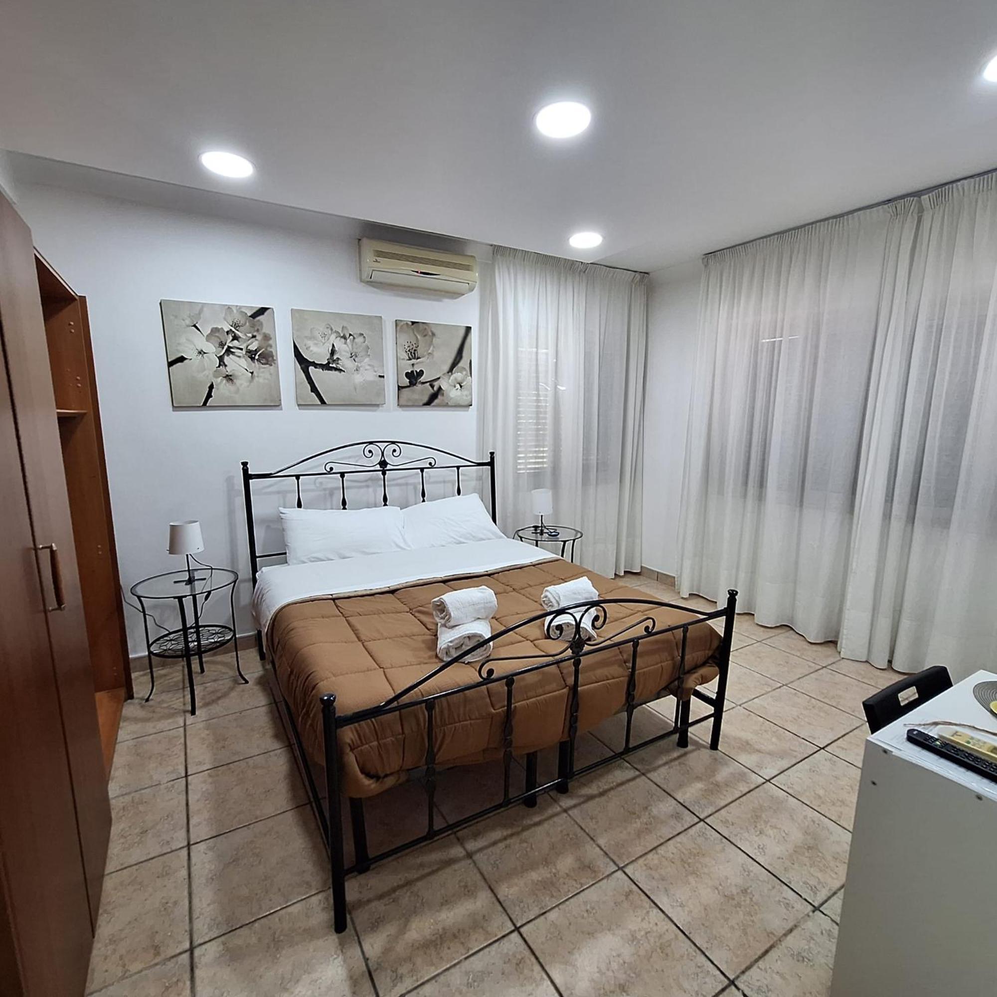 Double Room Private Bathroom